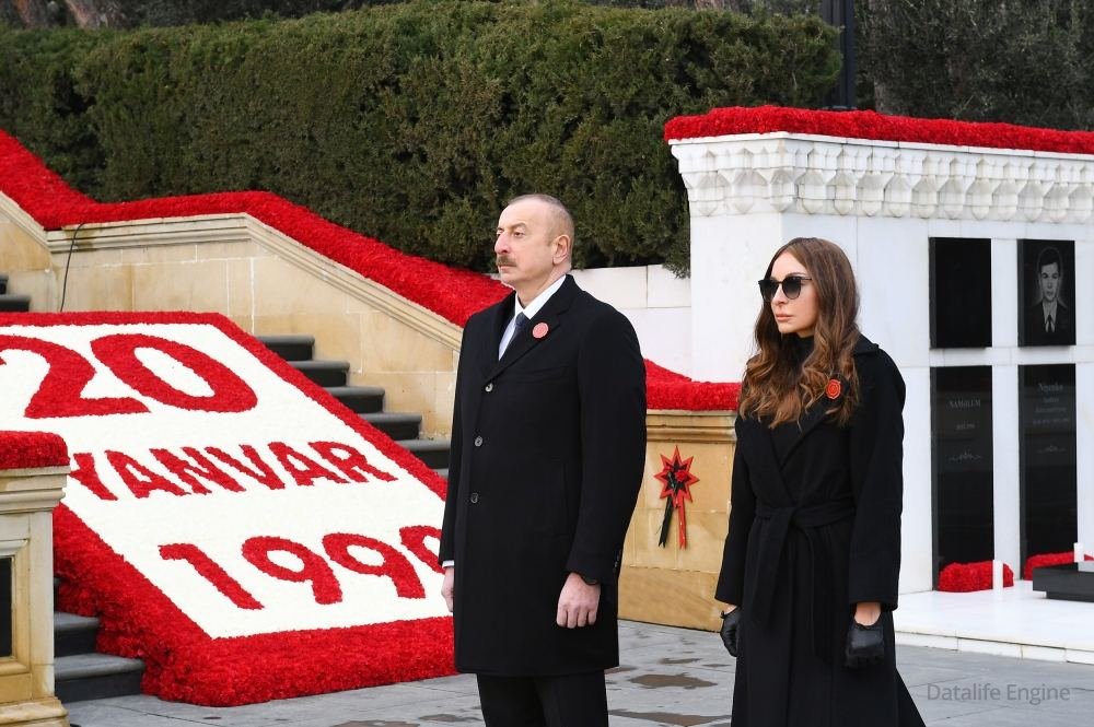 Prezident İlham Əliyev və birinci xanım Mehriban Əliyeva Şəhidlər xiyabanını ziyarət ediblər