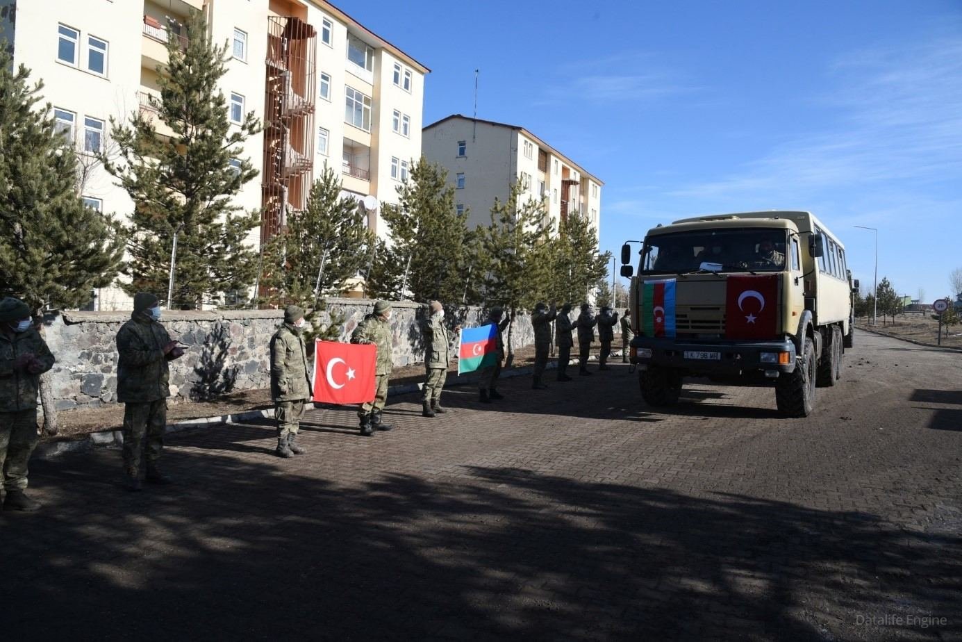 Qarsda Qış təlimində iştirak edən hərbçilərimiz Azərbaycana qayıdıb