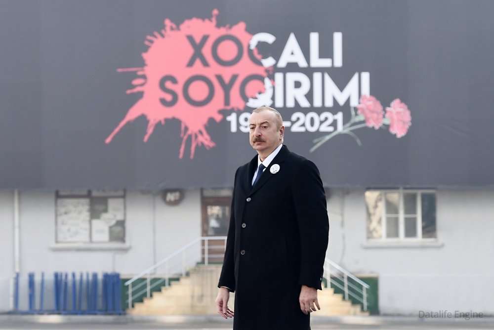 Prezident İlham Əliyev və birinci xanım Mehriban Əliyeva Xocalı soyqırımı abidəsini ziyarət ediblər