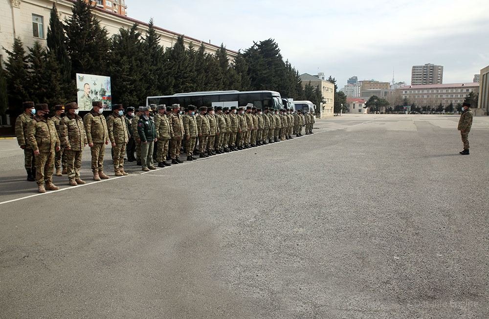 Təlimlərə cəlb edilən şəxsi heyət və hərbi texnika təlim bölgəsinə yola düşüb