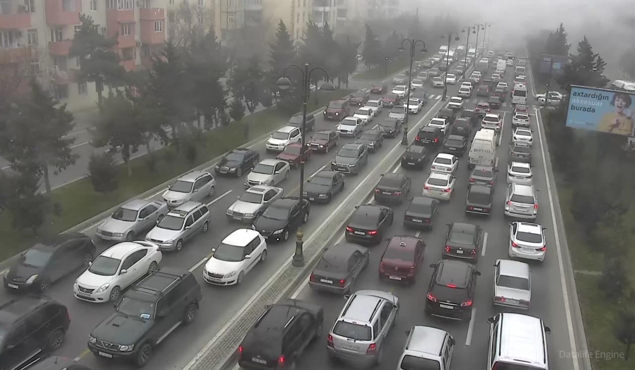 Bakının əsas yollarında tıxac yarandı, avtobuslar gecikir