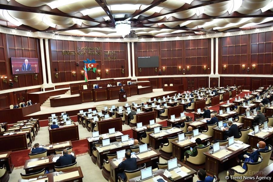 Deputatlar bu gün 23 məsələnin müzakirəsinə toplaşır
