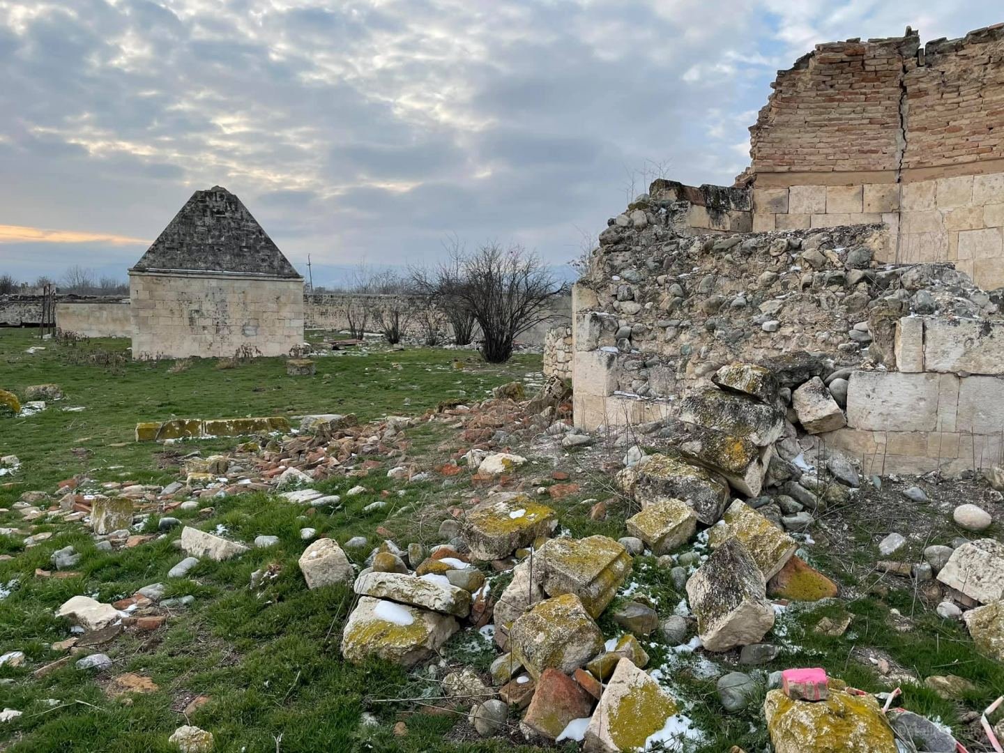 Azad edilmiş rayonlarda 409 yaşayış məntəqəsi tamamilə dağıdılıb - Nazirlik