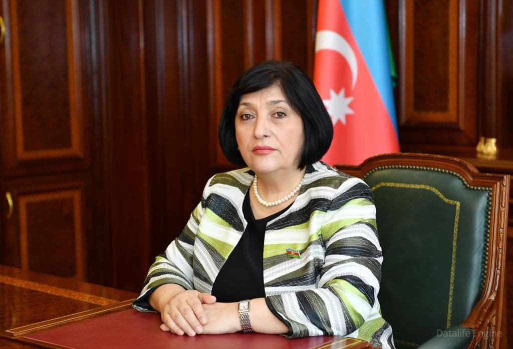 Spiker Şəhid jurnalistlərin ailələrinə başsağlığı verdi