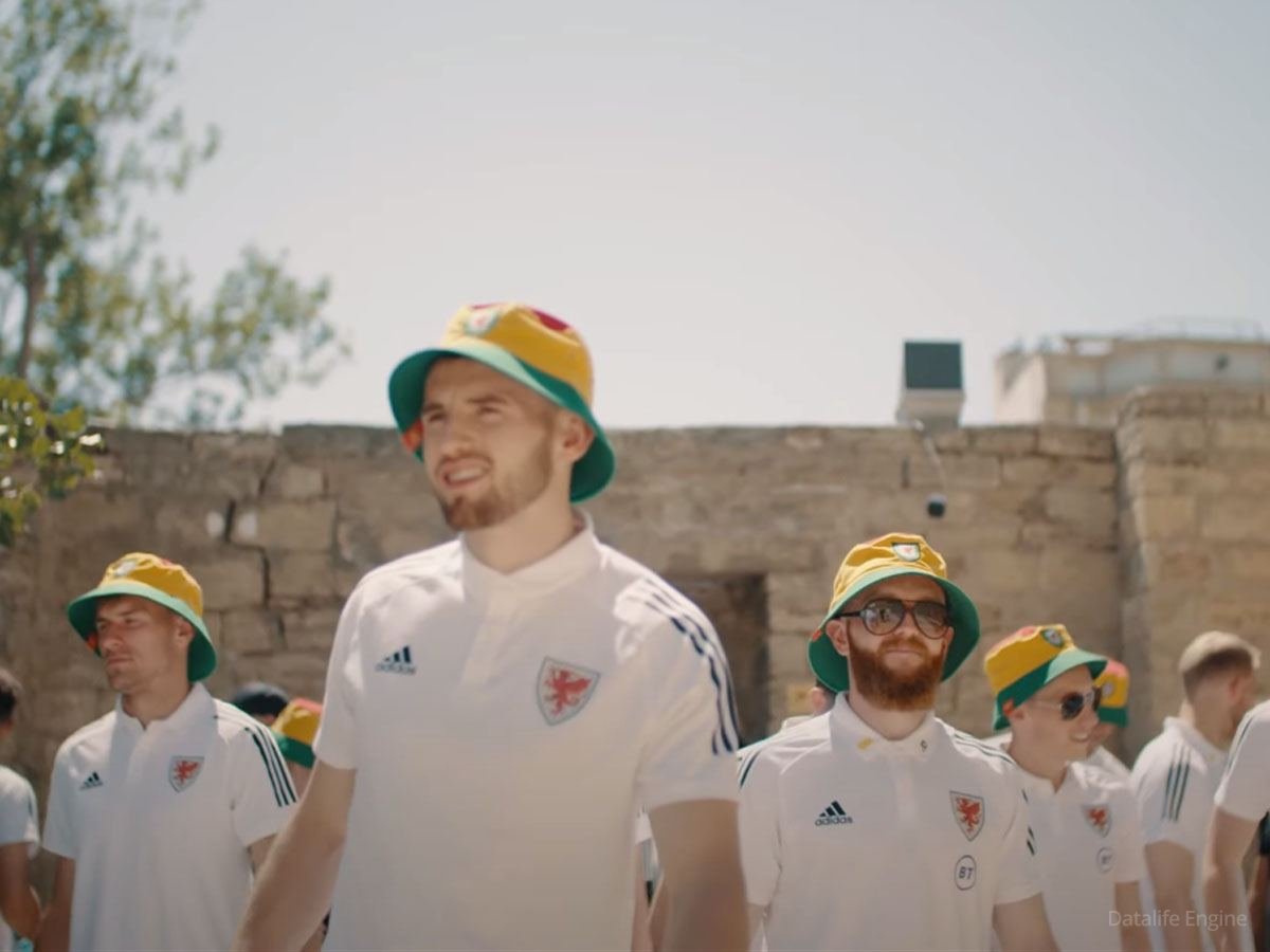 Uels futbolçularının Bakı gəzintisi (VİDEO) 