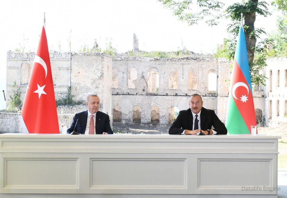 Prezident İlham Əliyev: Bəyannamədə müdafiə sahəsində əməkdaşlıq və qarşılıqlı hərbi yardım məsələləri öz əksini tapır