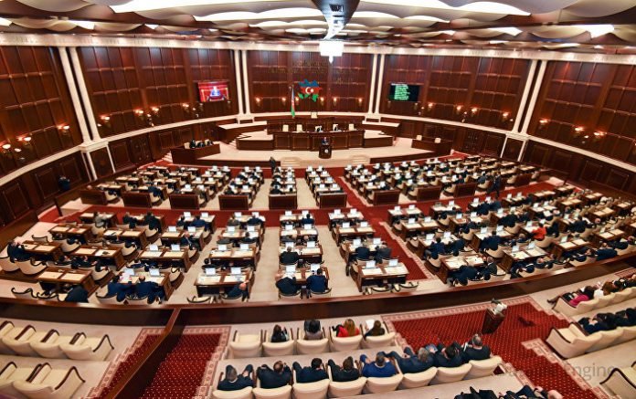 Bu gün deputatlar tətilə gedir