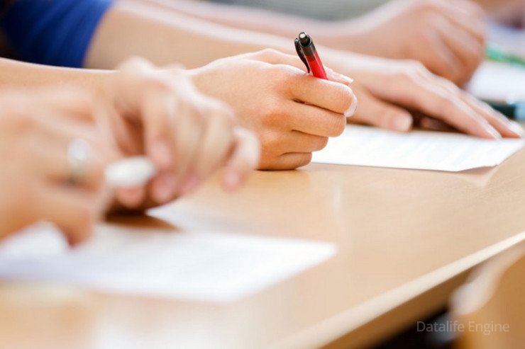 İmtahan suallarını oğurlamaq istədi: 3 nəfər CƏZALANDI