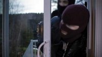 Bakıda rəisin evinə ŞOK BASQIN: - Seyfdə 1 milyon 400 min... Bakıda rəisin evinə ŞOK BASQIN: - Seyfdə 1 milyon 400 min...