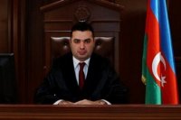 Arvadını qətlə yetirən hakimin oğlu məhkəmədə ifadə verməkdən imtina edib