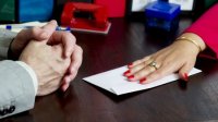 Daha bir məktəbdə RÜŞVƏT qalmaqalı - Direktor bir sinfi 200 manata SATIR?