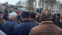 Erməni valideynlər təlaş içində sərhədə gəldilər - Ermənistan KİV
