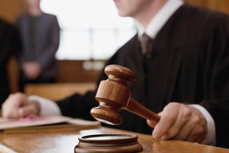 Ərini öldürən qadın məhkəmə zalından azadlığa buraxılıb