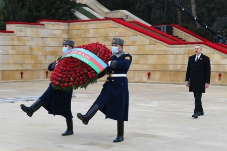 Prezident 20 Yanvar faciəsinin 32-ci ildönümü ilə əlaqədar Şəhidlər xiyabanını ziyarət edib