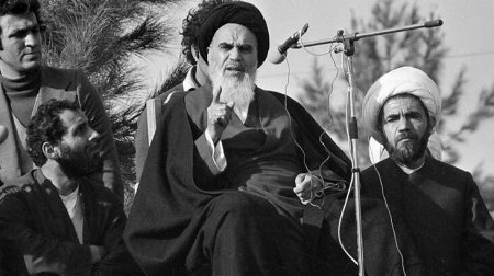 İsfahanda Xomeyninin heykəlini yıxmaq istədilər - Ara qarışdı