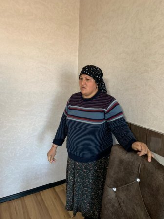 Kürdəmirdə fala baxmaq adı ilə insanları aldadaraq pullarını və qızıllarını mənimsəyən qadın polislər tərəfindən saxlanılıb - FOTO