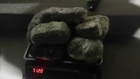 Biləsuvarda 8 kilodan çox narkotik və "Kalaşnikov" tapıldı 