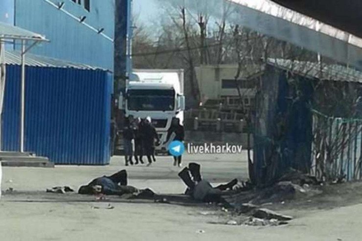 Ukraynada yardım növbəsinə duranlar atəşə tutuldu: Ölənlər var Ukraynada yardım növbəsinə duranlar atəşə tutuldu: Ölənlər var