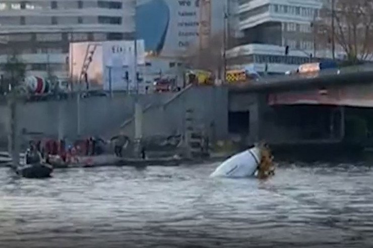  Beton mikseri çaya aşdı