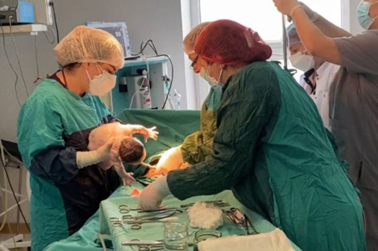 Ukraynadan gələn hamilə qadın və körpəsi Bakıda belə xilas edildi 