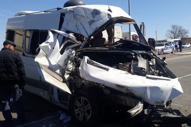 Ağstafada mikroavtobusla yük maşını toqquşub: Ölənlər və yaralananlar var - FOTO Ağstafada mikroavtobusla yük maşını toqquşub: Ölənlər və yaralananlar var - FOTO
