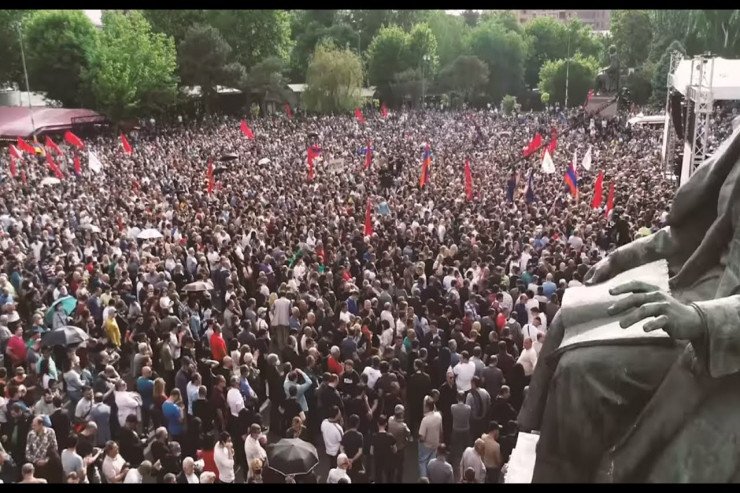 "Fransa meydan"ında separatçıların bayrağı: Təsadüf? Nə baş verir? "Fransa meydan"ında separatçıların bayrağı: Təsadüf? Nə baş verir?