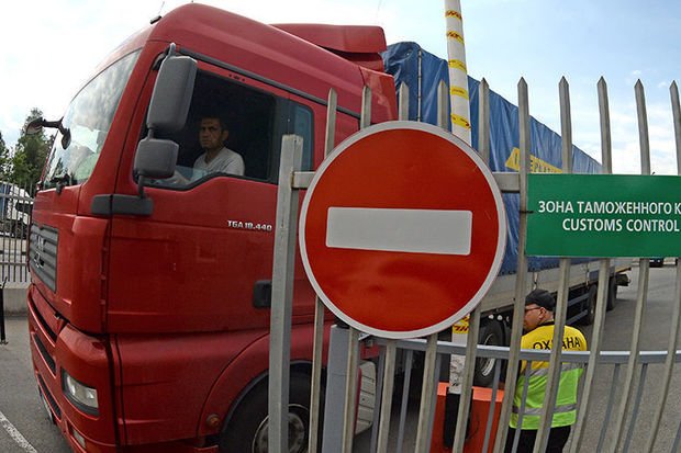 Finlandiya Rusiya və Belarusdan gələn 60 yük avtomobilini ölkədən çıxarıb