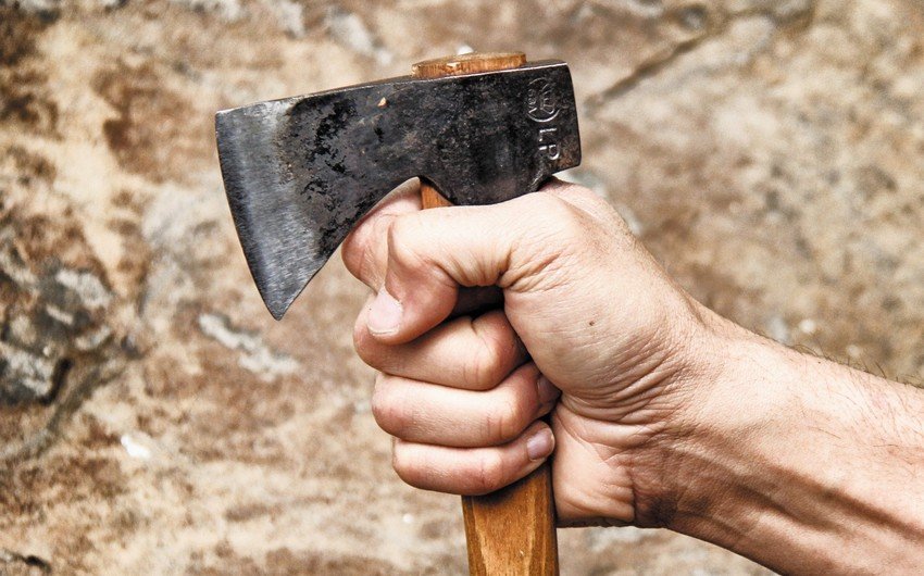 Ağstafada evdən oğurluq etmək istəyən şəxs baltalanıb
