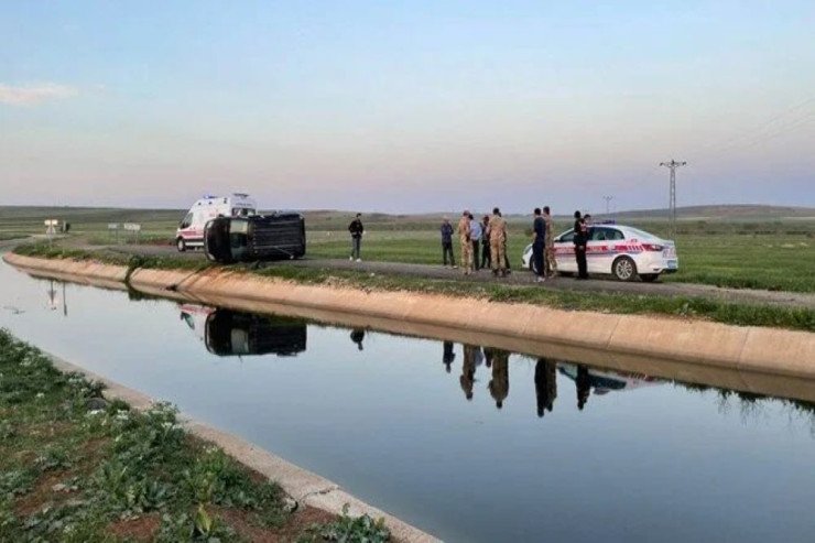 Avtomobil kanal düşdü: Ailənin 4 üzvü öldü Avtomobil kanal düşdü: Ailənin 4 üzvü öldü