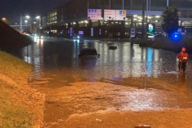 Milan su altında qaldı