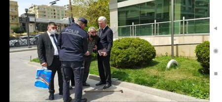 Nazirliyin önündə aksiya keçirərkən halı pisləşdi - SON DƏQİQƏ // FOTO