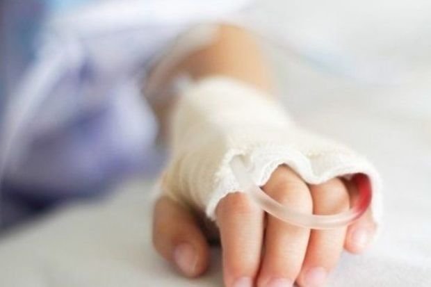 Siyəzəndə iki yaşlı uşaq ağ nefti içdi Siyəzəndə iki yaşlı uşaq ağ nefti içdi