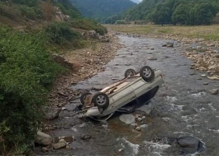 Azərbaycanda DƏHŞƏTLİ QƏZA: "BMW" körpüdən aşaraq çaya düşdü Azərbaycanda DƏHŞƏTLİ QƏZA: "BMW" körpüdən aşaraq çaya düşdü