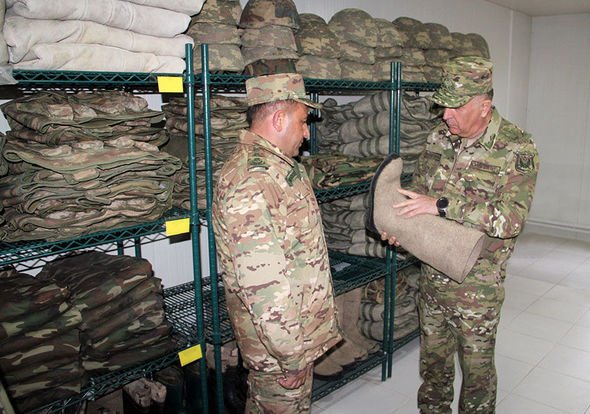 Kərim Vəliyev Kəlbəcərdə döyüş hazırlığını yoxladı Kərim Vəliyev Kəlbəcərdə döyüş hazırlığını yoxladı