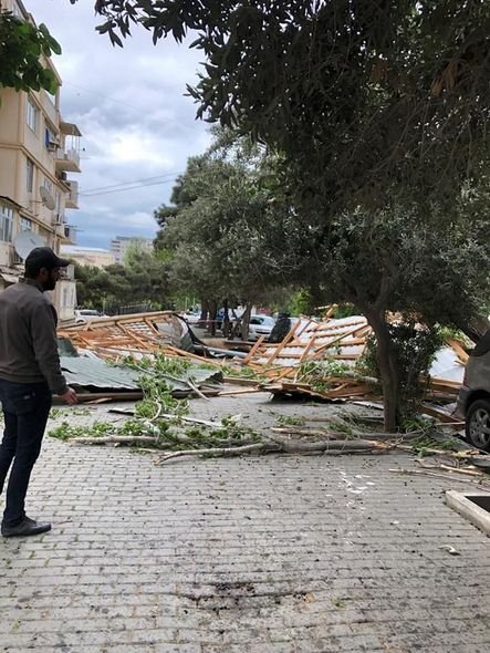 Bakıda xəstəxananın dam örtüyü UÇDU
