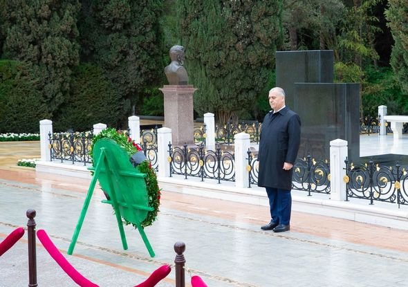 DTX əməkdaşları ulu öndərin məzarını ziyarət ediblər - FOTO