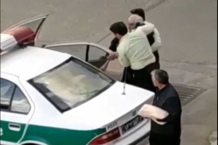 Bahalığa etiraz edən qocanın başına OYUN AÇDILAR Bahalığa etiraz edən qocanın başına OYUN AÇDILAR