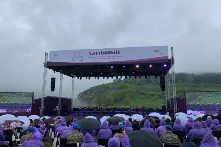 Şuşada V “Xarıbülbül” Festivalı başladı: Prezident və birinci xanım açılışda - VİDEO - YENİLƏNİB Şuşada V “Xarıbülbül” Festivalı başladı: Prezident və birinci xanım açılışda - VİDEO - YENİLƏNİB