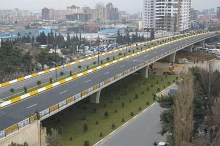 Bakıda DƏHŞƏT: 31 Yaşlı Kişi Körpüyə Çıxıb Özünü Doğradı