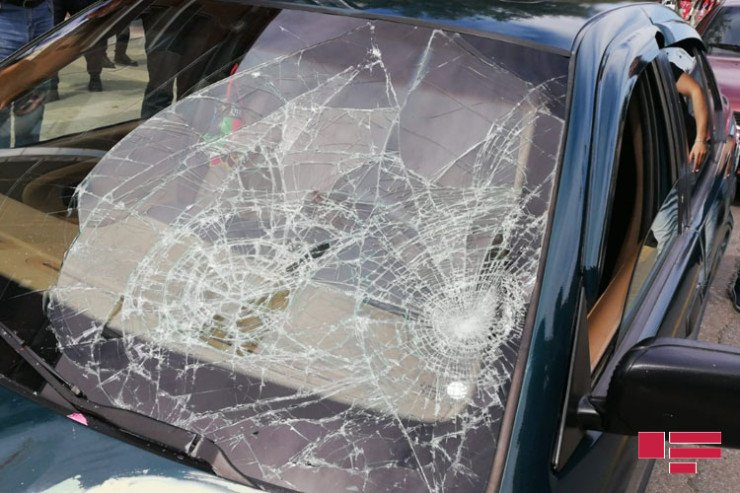 Sumqayıtda BMW gənc qadını vurdu - FOTO Sumqayıtda BMW gənc qadını vurdu - FOTO