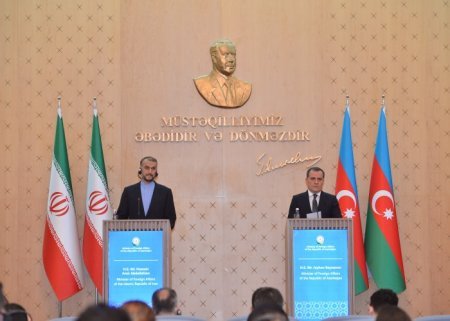 Ceyhun Bayramov iranlı həmkarı ilə telefonla danışdı
