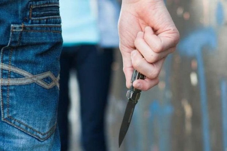 Bakıda məktəbli BIÇAQLANDI