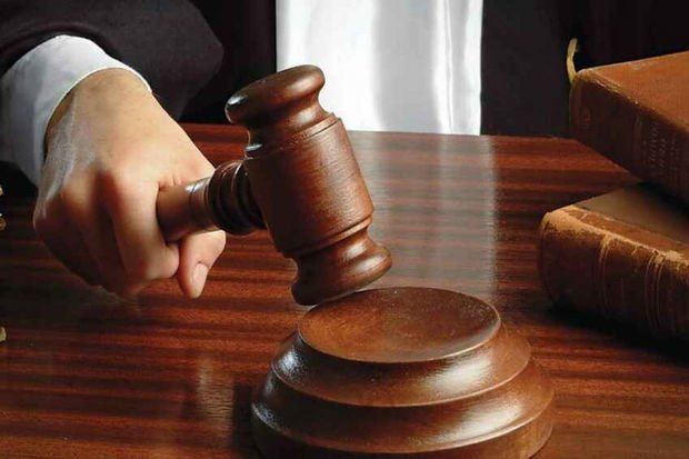 Atasını öldürən şəxsin məhkəməsi BAŞLAYIB Atasını öldürən şəxsin məhkəməsi BAŞLAYIB