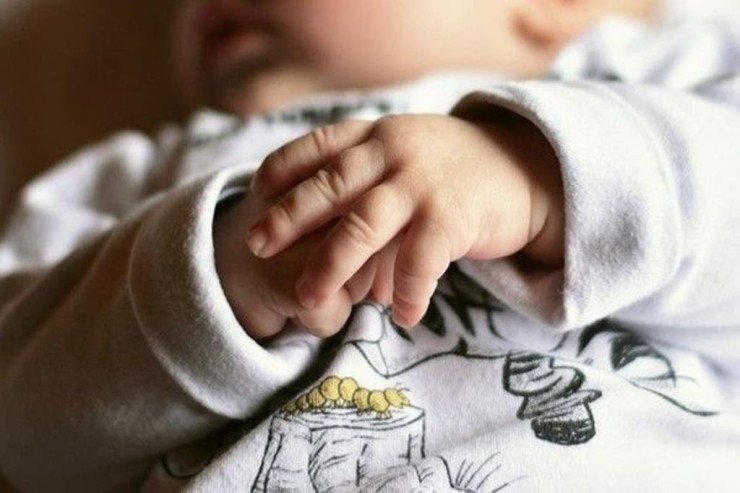 Bakıda ana tualetdə uşaq doğub zibilliyə atdı - ŞOK HADİSƏ