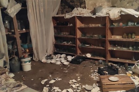 Daşkəsəndə şəhid ailəsi ilə məmur arasında gərginlik bitmir - Evlərin şüşələri sındırıldı