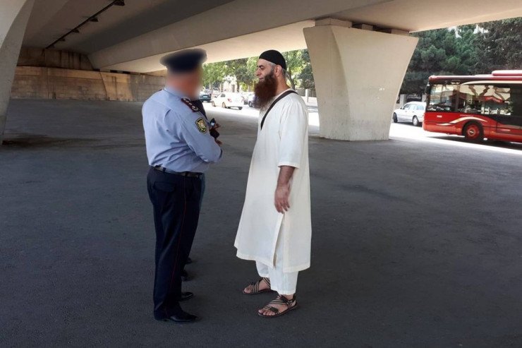 "Polis dini təhqir edir" iddialarına CAVAB