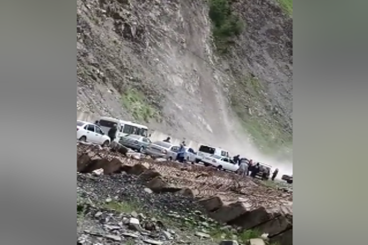 Gürcüstan-Rusiya yolunda UÇQUN: sərhəd bağlandı 