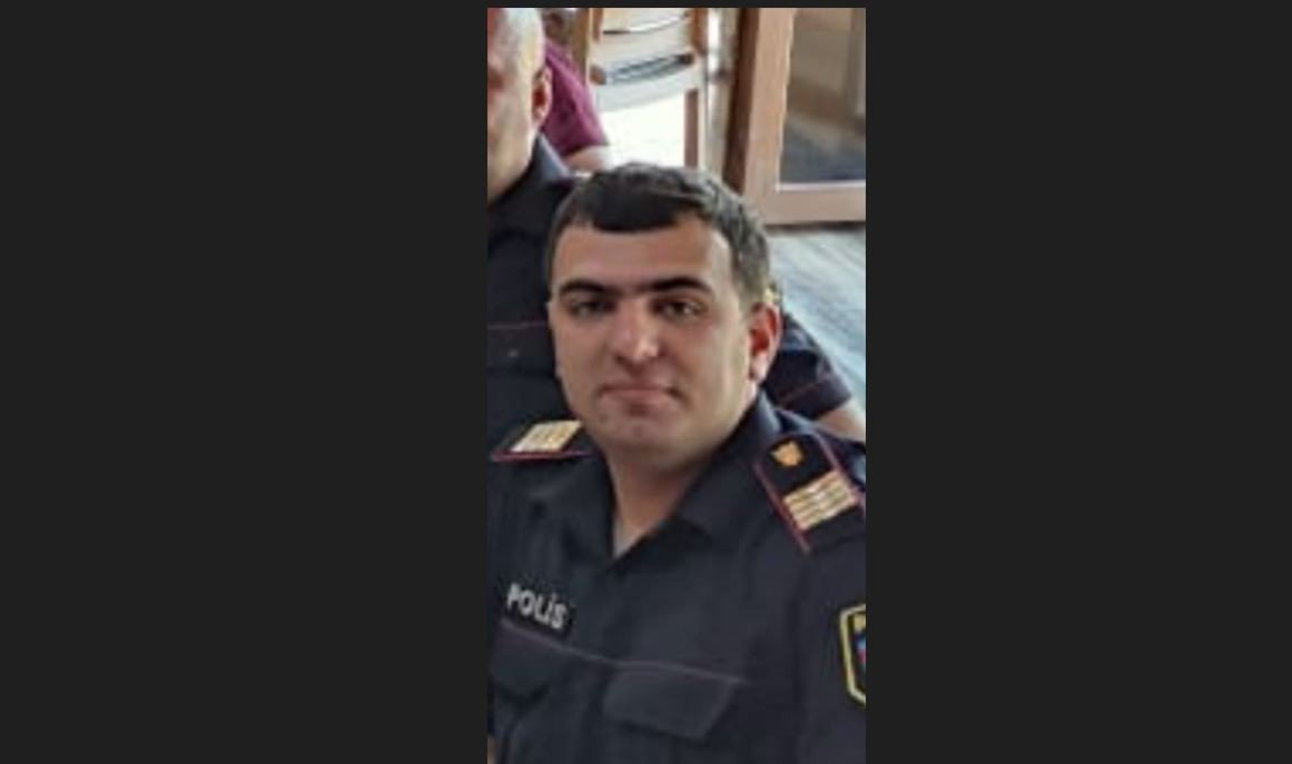 Keçmiş polis Şəhidlər Xiyabanında özünü asdı - FOTO