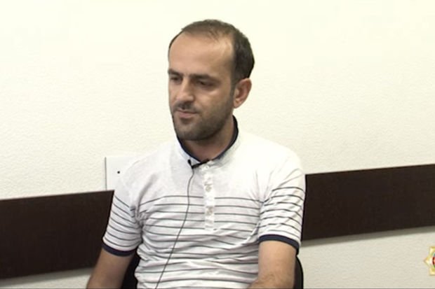 Qazilərə qarşı dələduzluq edən şəxsin icra başçısının qardaşı oğlu olduğu üzə çıxdı - FOTO/VİDEO Qazilərə qarşı dələduzluq edən şəxsin icra başçısının qardaşı oğlu olduğu üzə çıxdı - FOTO/VİDEO