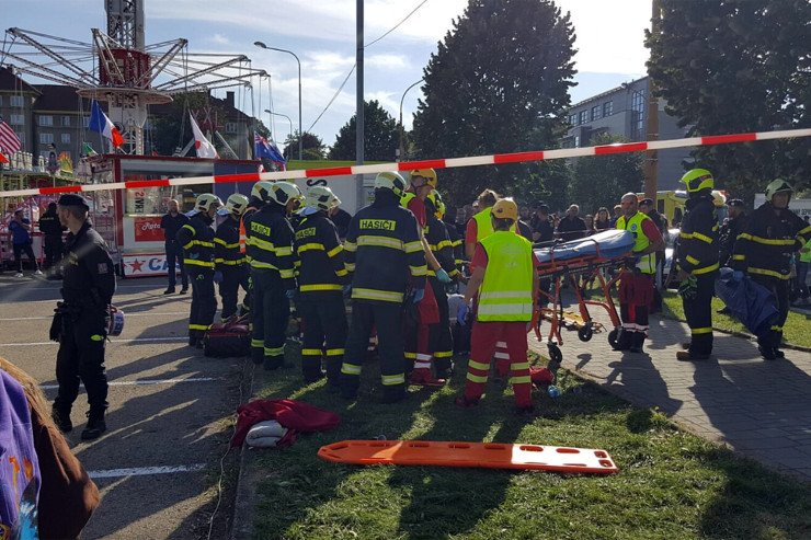 Karusel aşdı, 12 uşaq yaralanıb Karusel aşdı, 12 uşaq yaralanıb
